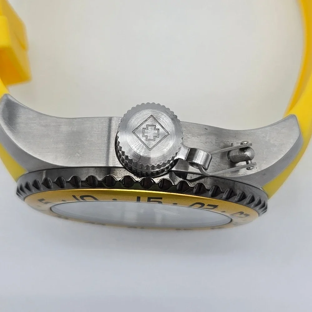 Invicta Pro Diver Watch Mens Yellow Black 32962 Sporty Casual Diver Maximalist